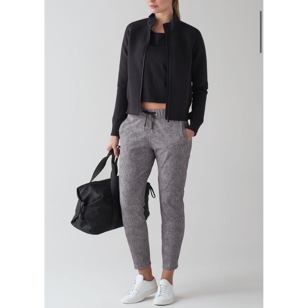 Lululemon On The Fly PantSea Spray Alpine White‎ Dark Chrome Size 8 Jogger